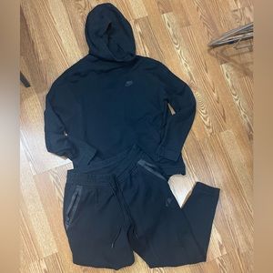 Black Nike Tech Sweatsuit
